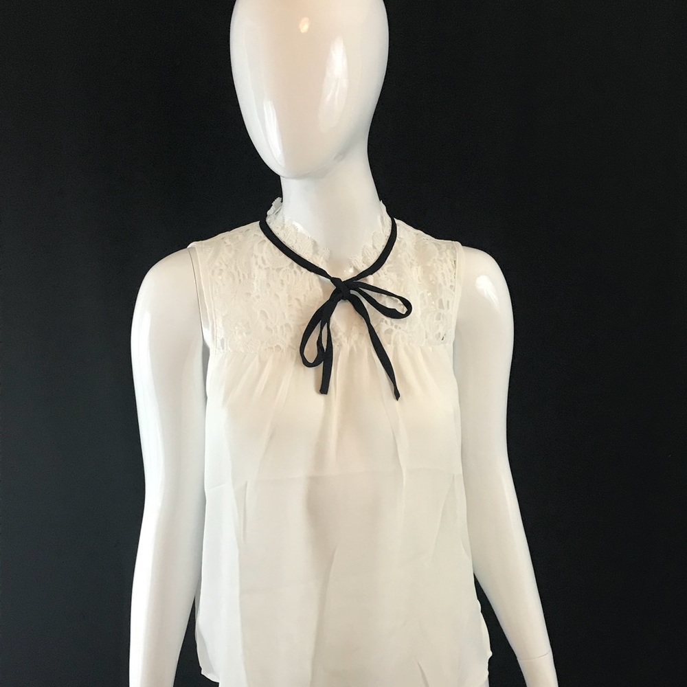 Sleeveless contrast lace top! 😍 - Picture 2 of 3